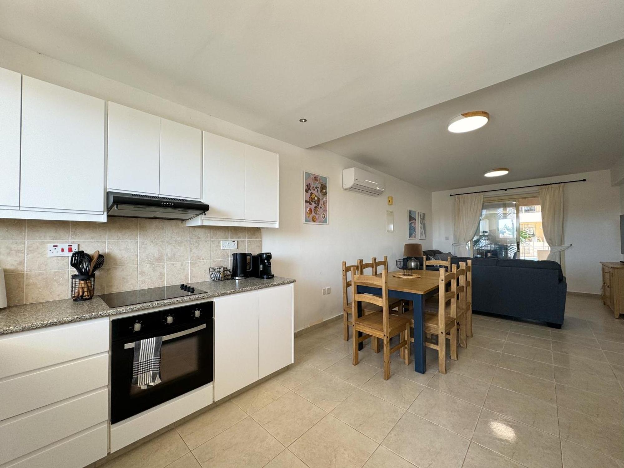 Royal-Seacrest Oasis, Pool-Side Apartment Paphos Bagian luar foto