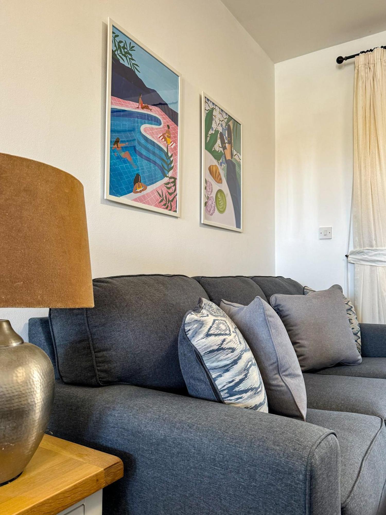 Royal-Seacrest Oasis, Pool-Side Apartment Paphos Bagian luar foto