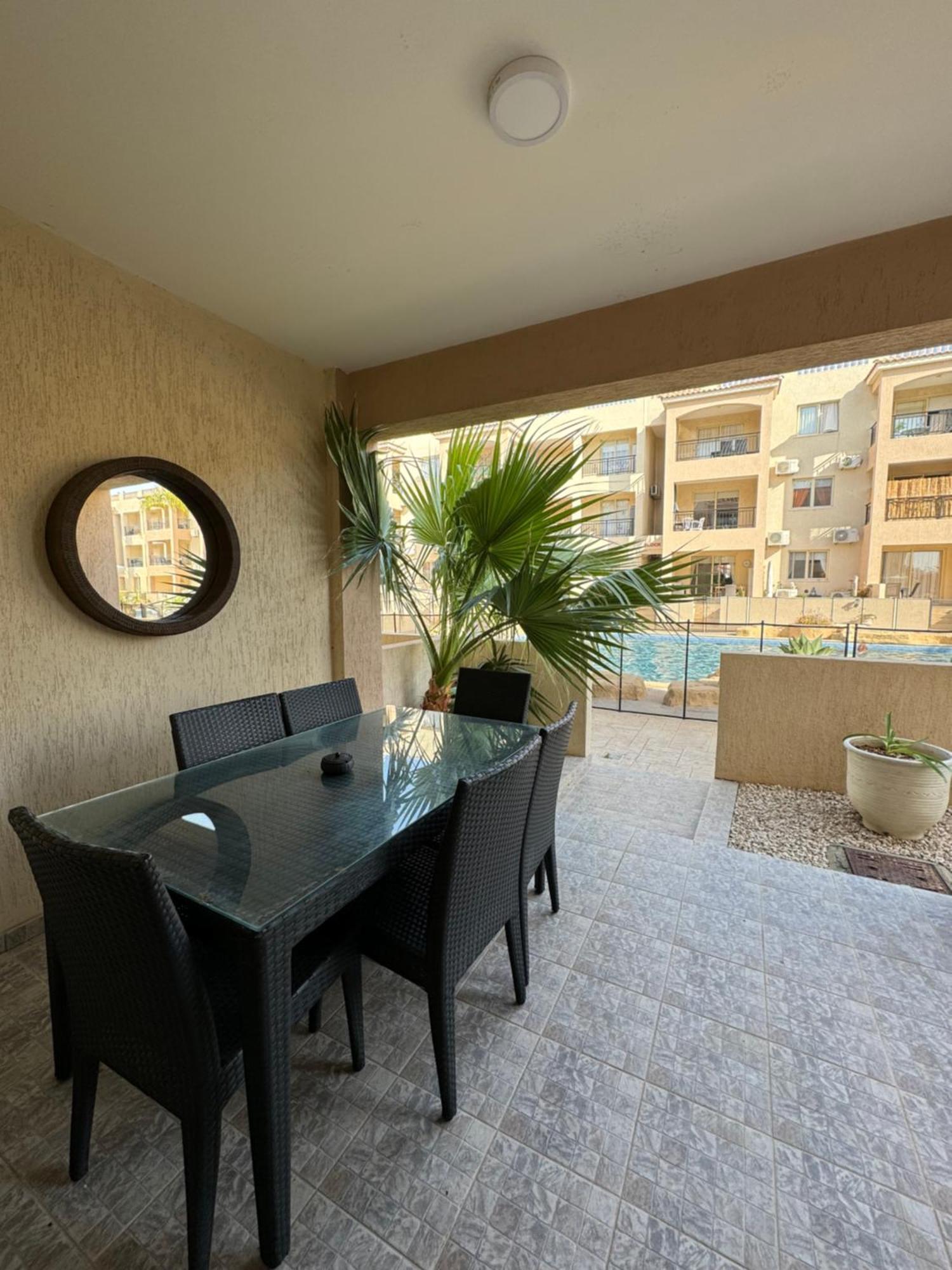 Royal-Seacrest Oasis, Pool-Side Apartment Paphos Bagian luar foto