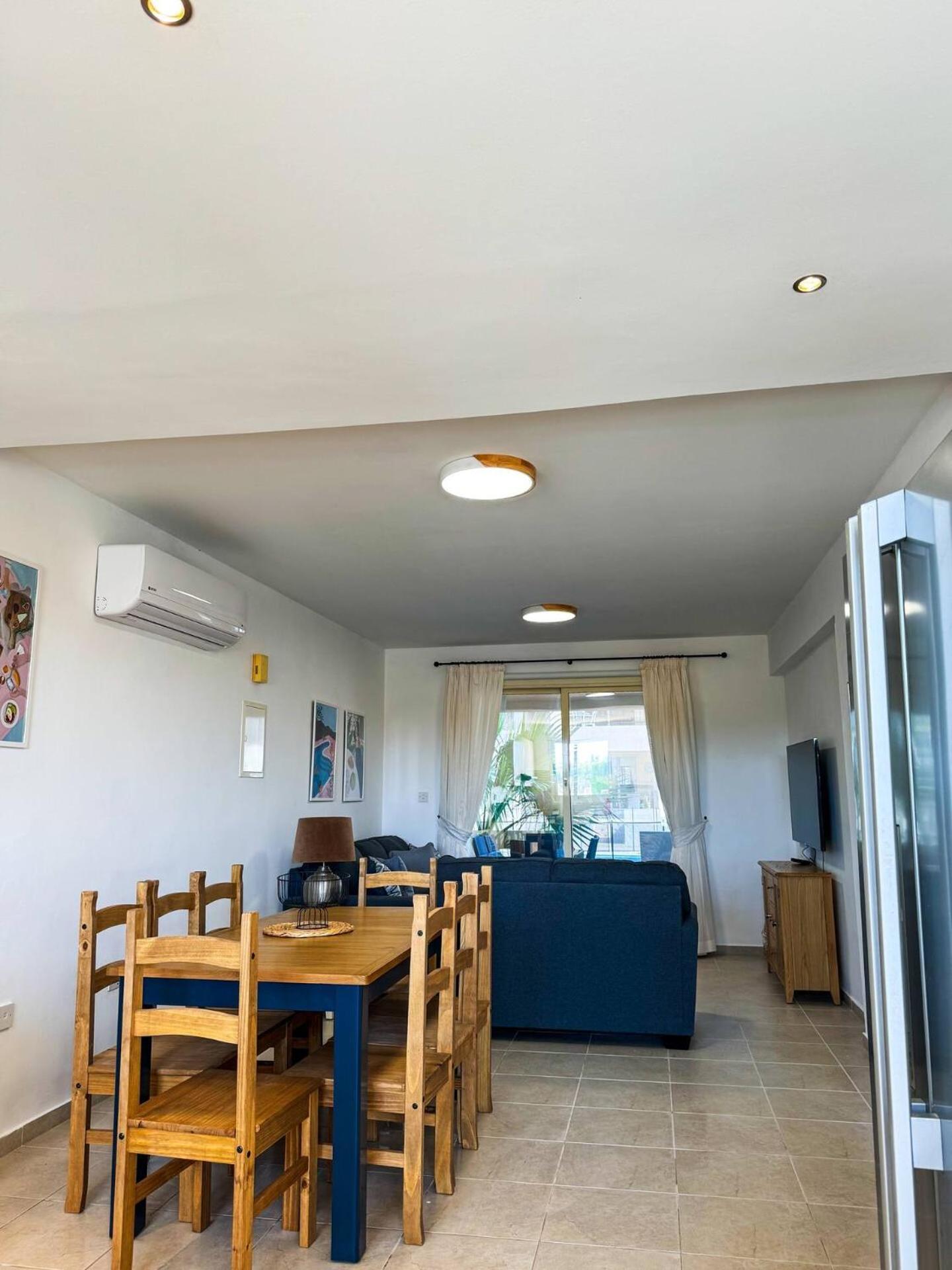 Royal-Seacrest Oasis, Pool-Side Apartment Paphos Bagian luar foto