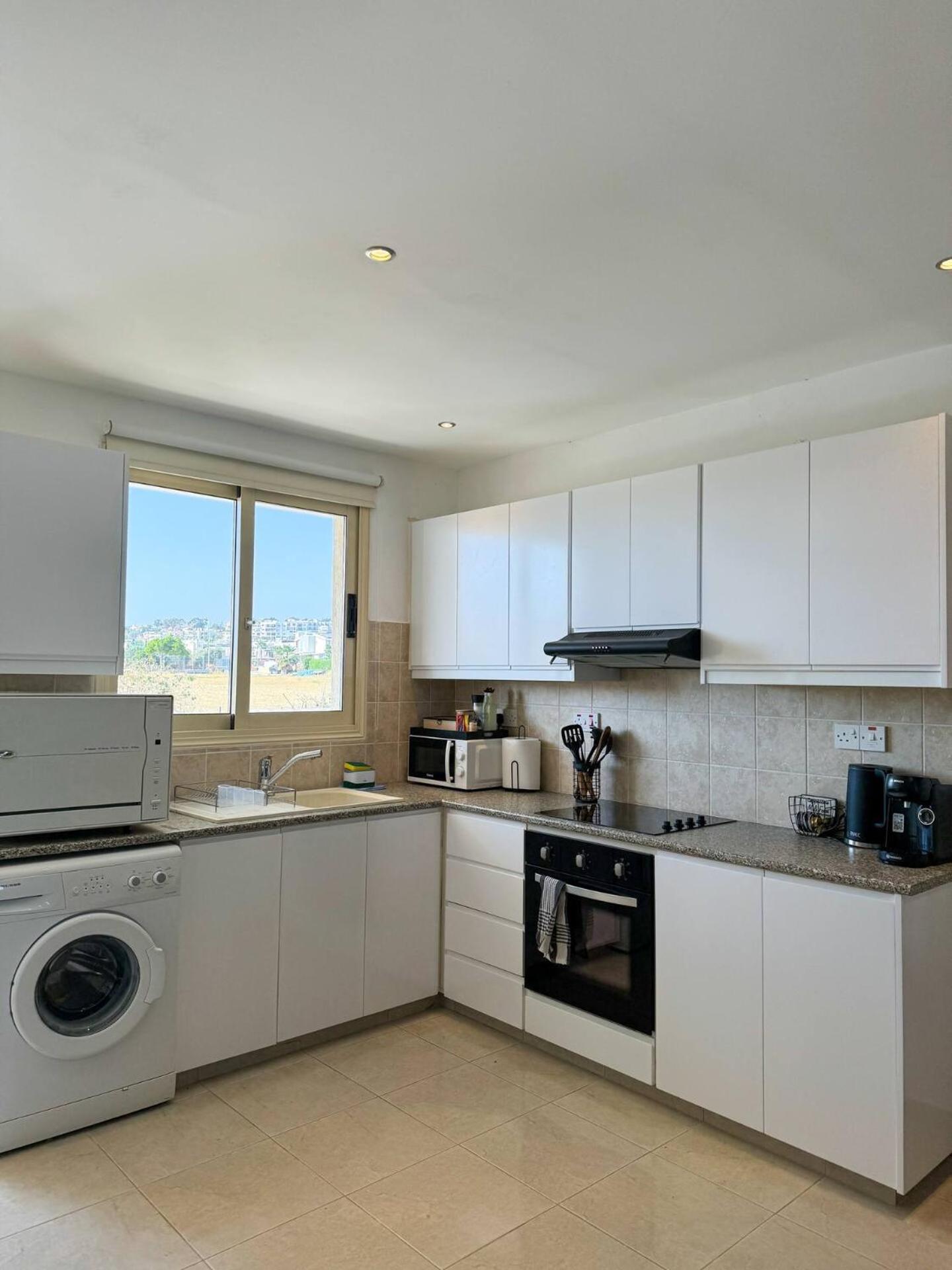 Royal-Seacrest Oasis, Pool-Side Apartment Paphos Bagian luar foto