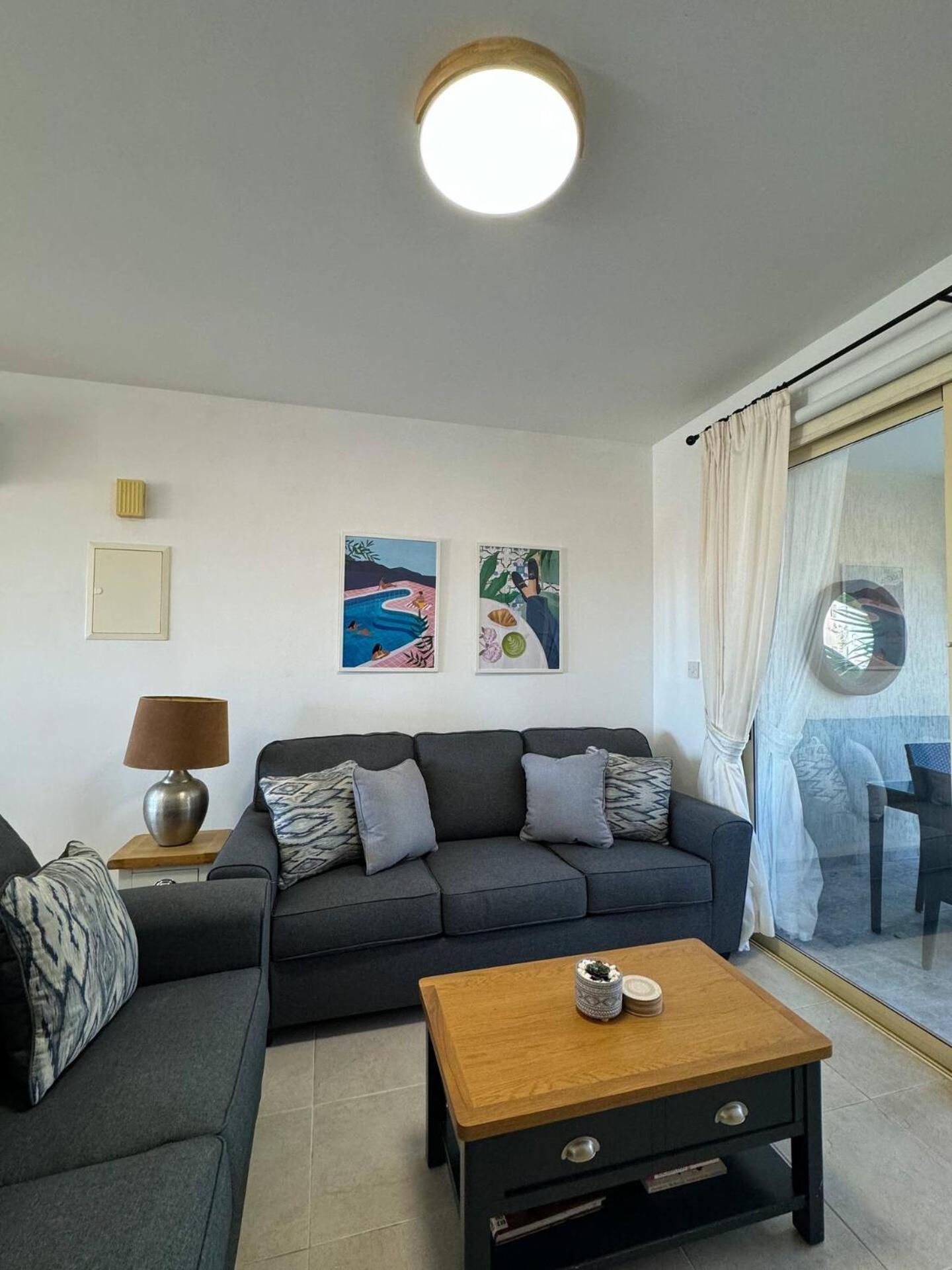 Royal-Seacrest Oasis, Pool-Side Apartment Paphos Bagian luar foto